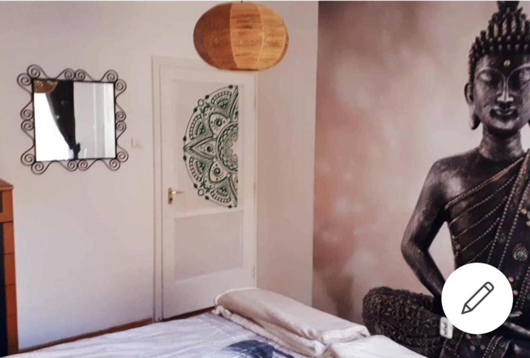Amina's * Budapest