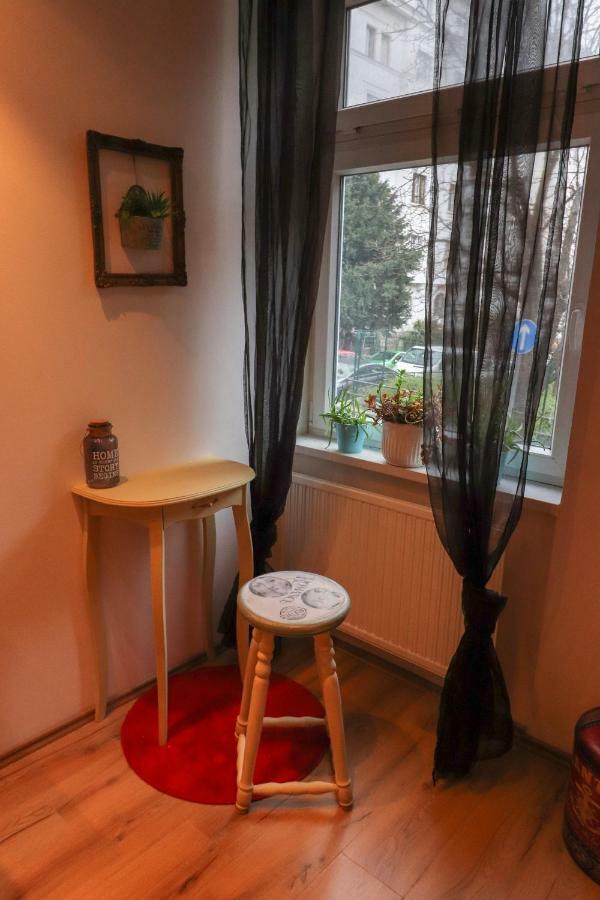 Amina's * Budapest